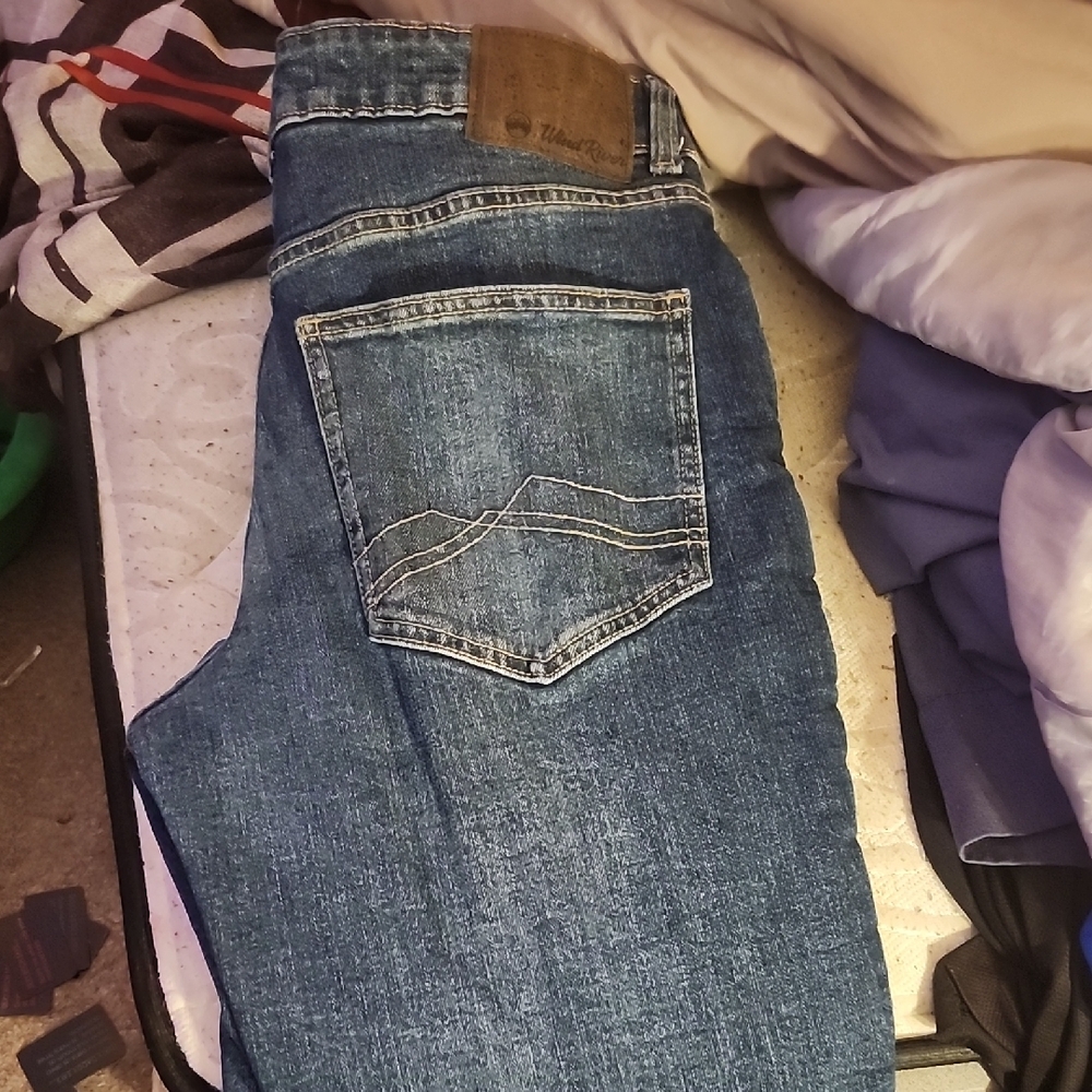 Blue Straight Jeans with Distinctive Stitching